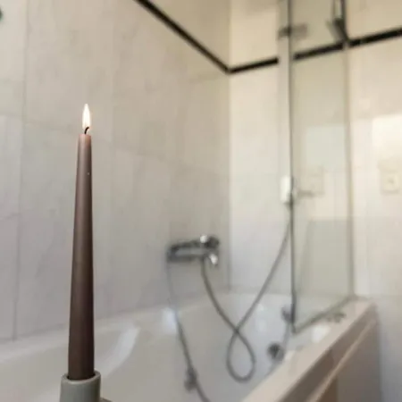 Appartamento Familienwohnung Mit Whirlpool Badewanne Und Balkon Bedburg