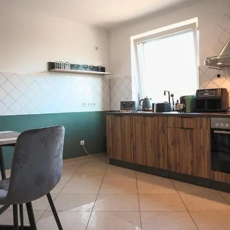 Familienwohnung Mit Whirlpool Badewanne Und Balkon Bedburg