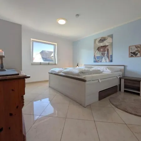 Familienwohnung Mit Whirlpool Badewanne Und Balkon * Bedburg