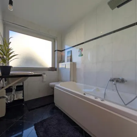 Familienwohnung Mit Whirlpool Badewanne Und Balkon Appartamento