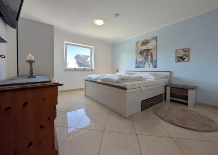 Familienwohnung Mit Whirlpool Badewanne Und Balkon * Bedburg