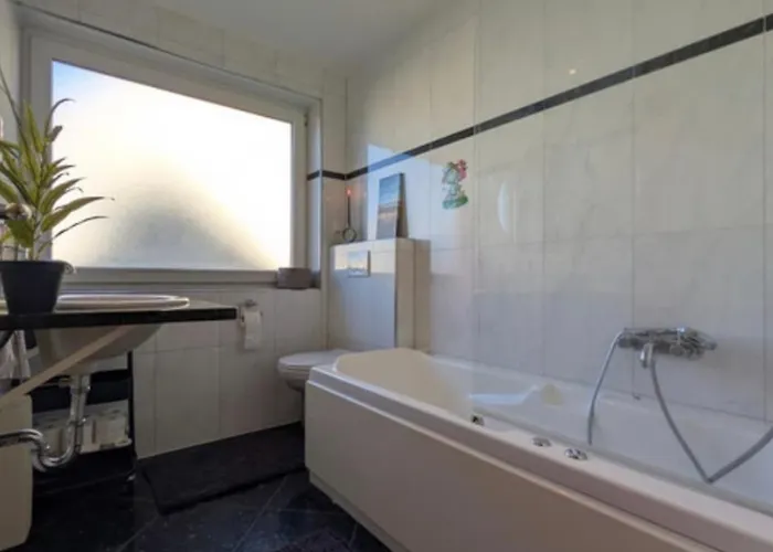 Familienwohnung Mit Whirlpool Badewanne Und Balkon Lejlighed